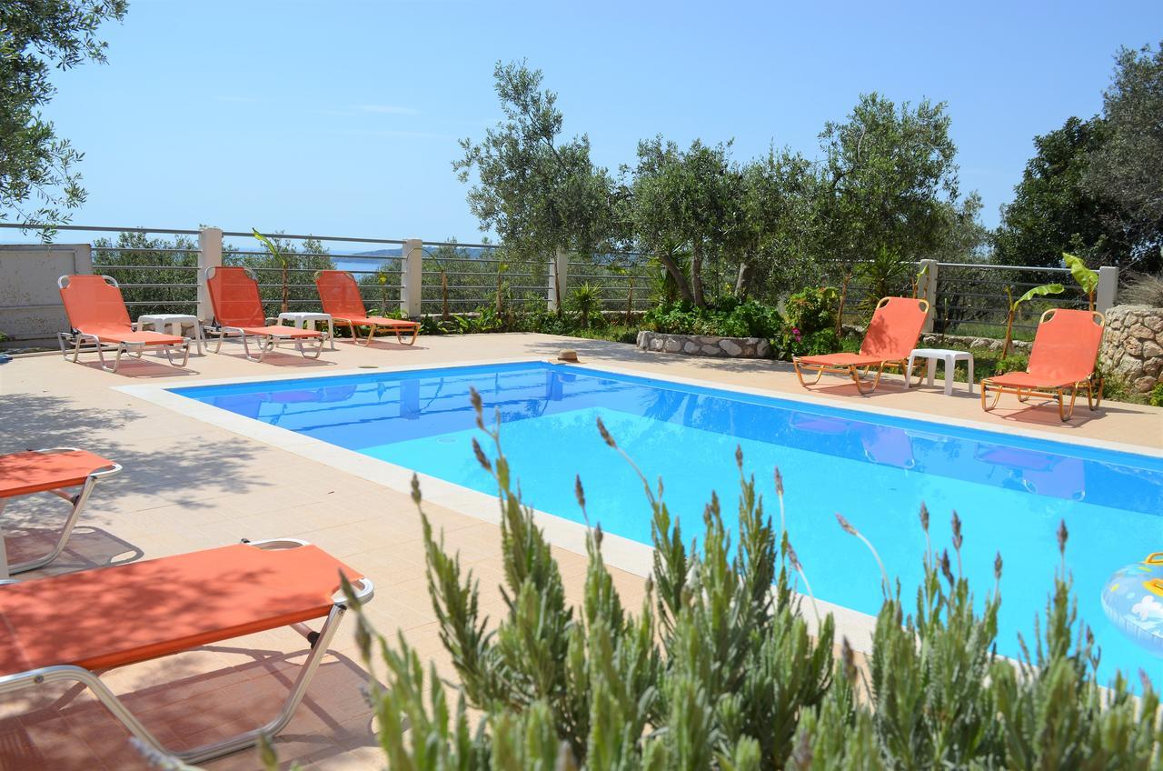 Villa Eri Lourdata  Esterno foto